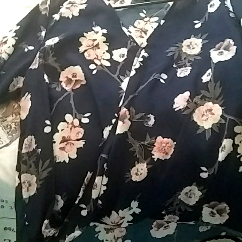 Lose flowy shirt